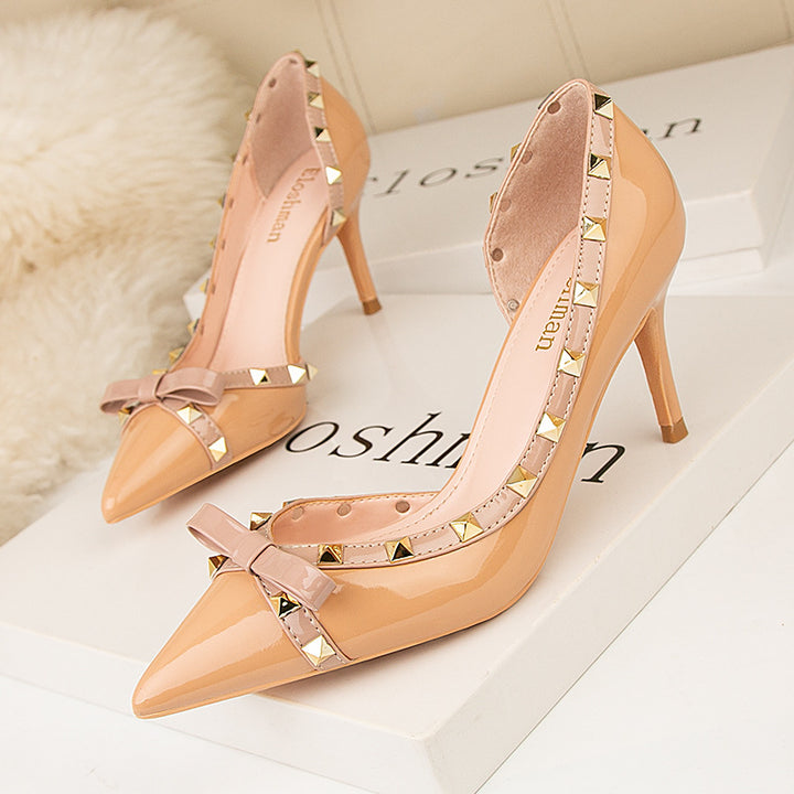 Shallow mouth pointed side hollow rivet shoes