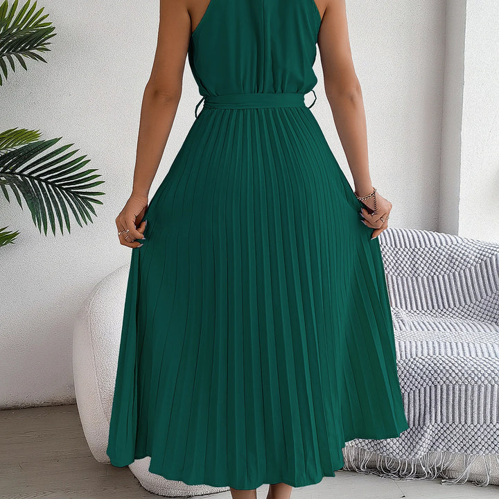 Elegant standing collar sleeveless waist cinched pleated dress